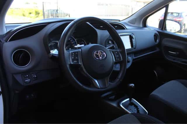 Toyota Yaris (2016) thumbnail 2