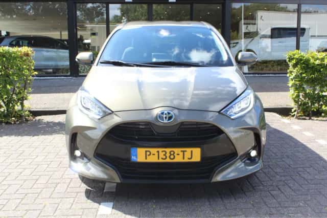 Toyota Yaris (2022) thumbnail 3