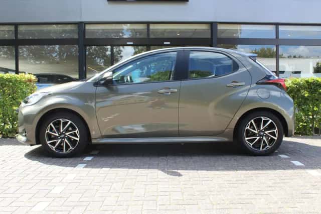 Toyota Yaris (2022) thumbnail 5