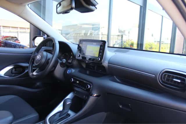 Toyota Yaris (2023) thumbnail 2