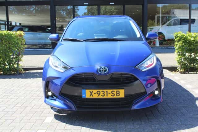 Toyota Yaris (2023) thumbnail 3