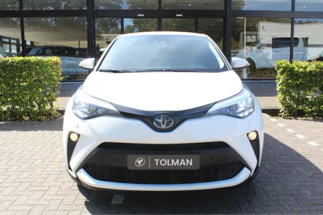 Toyota C-HR (2022) thumbnail 3