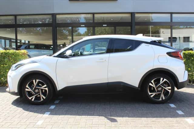 Toyota C-HR (2022) thumbnail 5