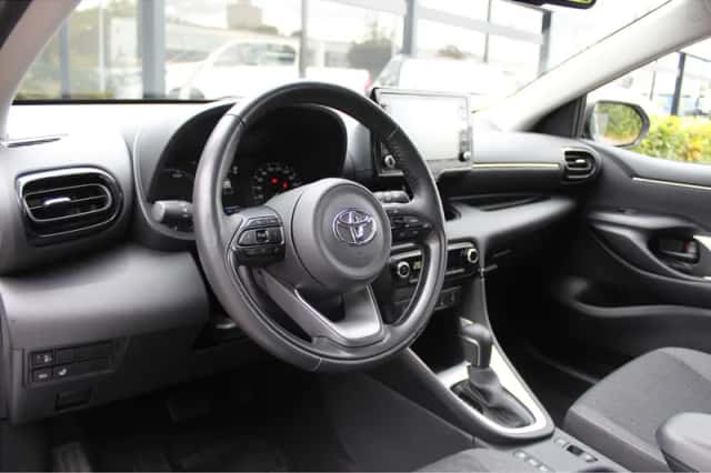 Toyota Yaris (2023) thumbnail 2