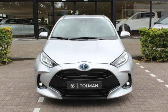 Toyota Yaris (2023) thumbnail 3