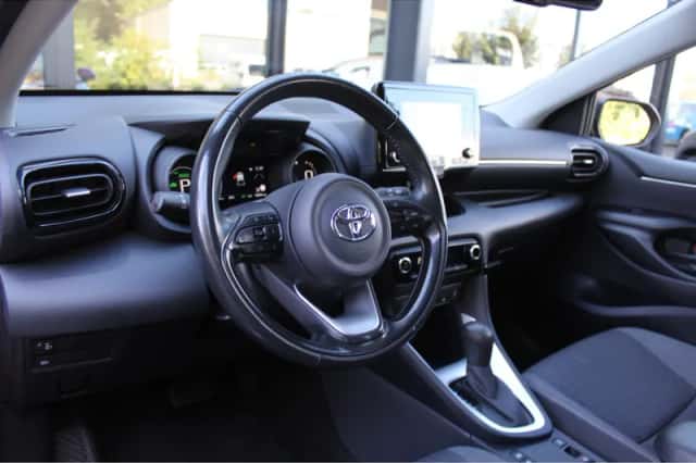 Toyota Yaris (2022) thumbnail 2