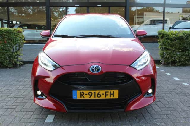 Toyota Yaris (2022) thumbnail 3