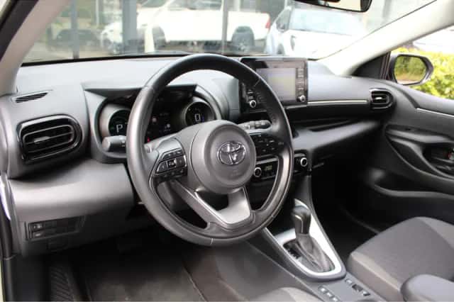Toyota Yaris (2021) thumbnail 2