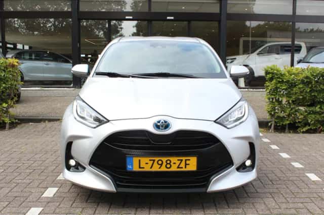 Toyota Yaris (2021) thumbnail 3