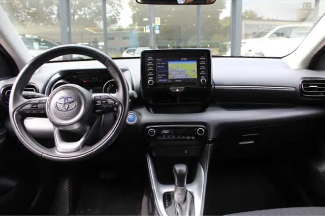 Toyota Yaris (2021) thumbnail 4