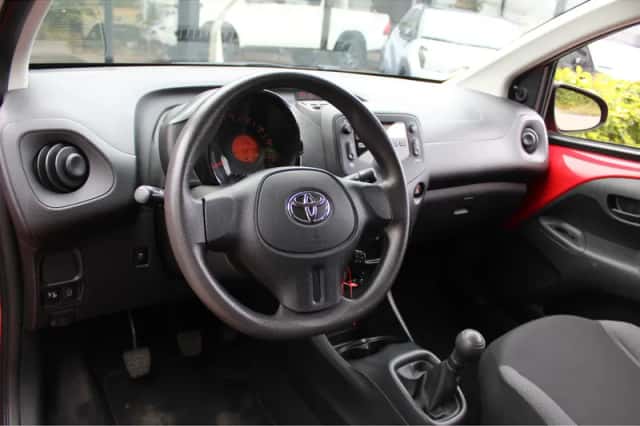 Toyota Aygo (2017) thumbnail 2