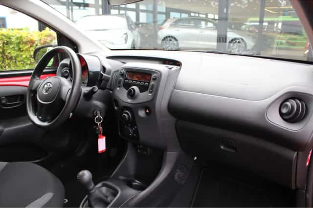 Toyota Aygo (2017) thumbnail 4