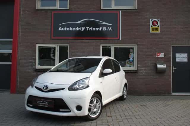 Toyota Aygo (2011) thumbnail 4