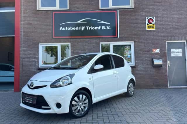 Toyota Aygo (2011) thumbnail 6