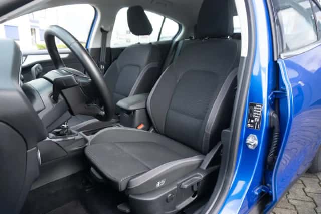 Ford Focus (2021) thumbnail 6