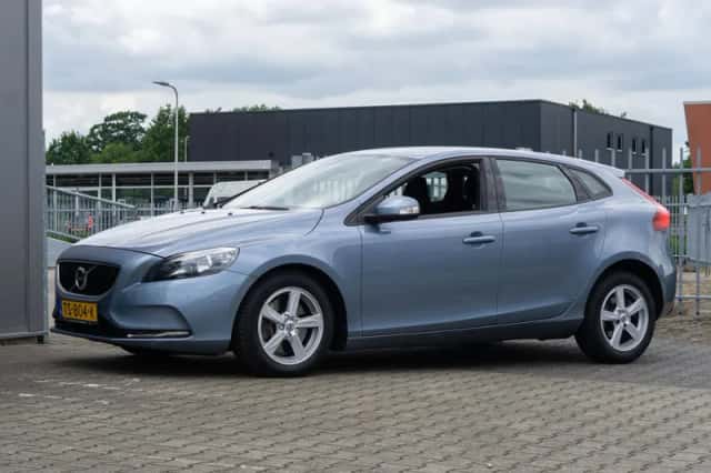 Volvo V40 (2018) thumbnail 2