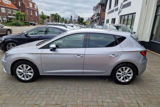 SEAT Leon (2019) thumbnail 3
