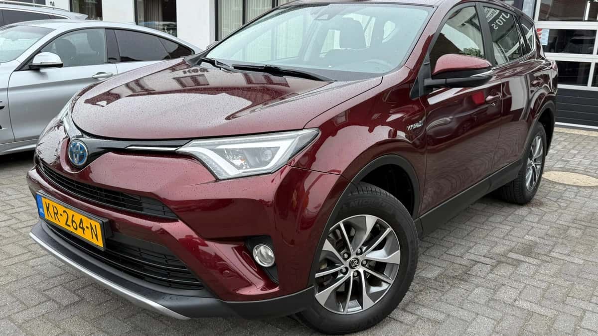 Toyota RAV4 (2016) — foto 1
