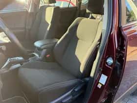 Toyota RAV4 (2016) thumbnail 11