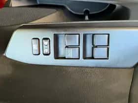 Toyota RAV4 (2016) thumbnail 12