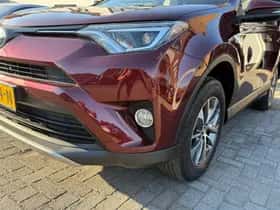 Toyota RAV4 (2016) thumbnail 9