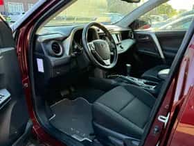 Toyota RAV4 (2016) thumbnail 10