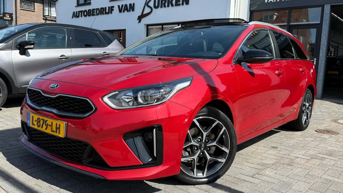 Kia Ceed Sportswagon (2021) — foto 1