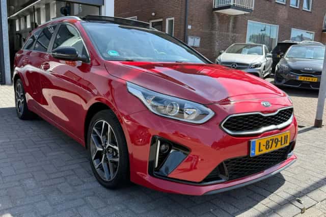 Kia Ceed Sportswagon (2021) thumbnail 3