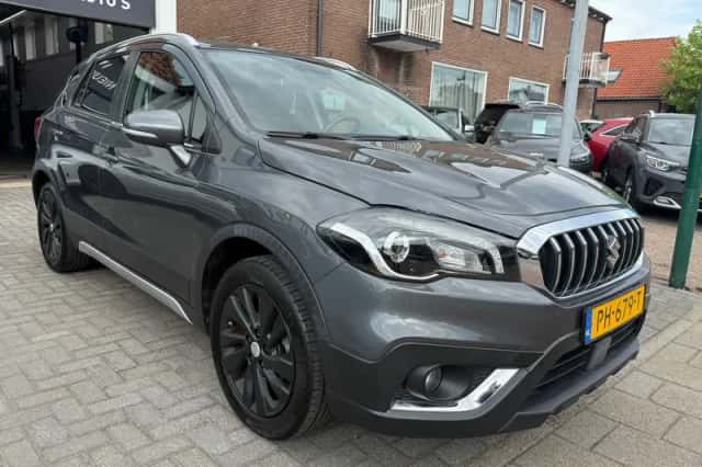 Suzuki S-Cross (2017) thumbnail 3