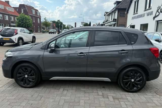 Suzuki S-Cross (2017) thumbnail 4