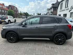 Suzuki S-Cross (2017) thumbnail 4
