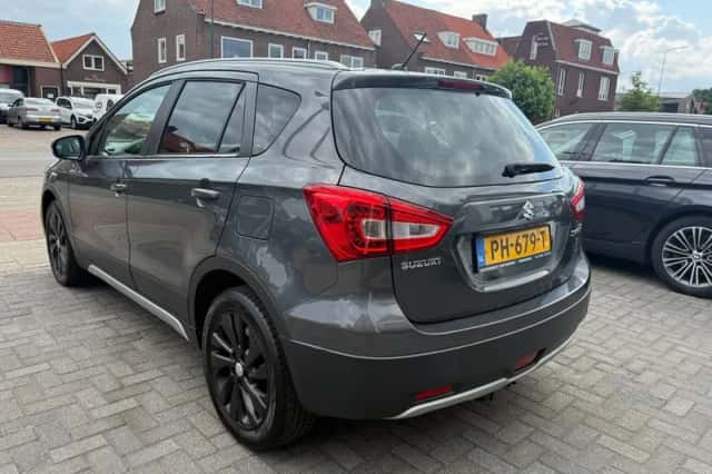 Suzuki S-Cross (2017) thumbnail 5