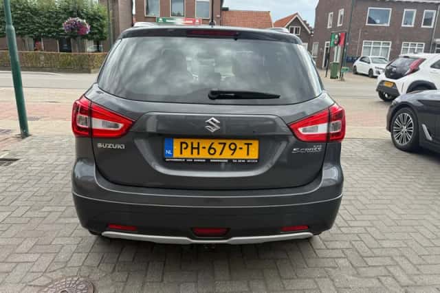 Suzuki S-Cross (2017) thumbnail 6