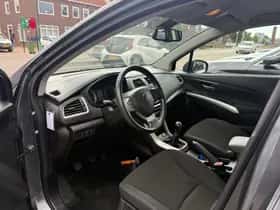 Suzuki S-Cross (2017) thumbnail 8
