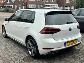 Volkswagen Golf (2018) thumbnail 3