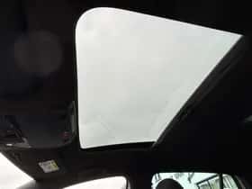 Volkswagen Golf (2018) thumbnail 32
