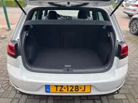 Volkswagen Golf (2018) thumbnail 34