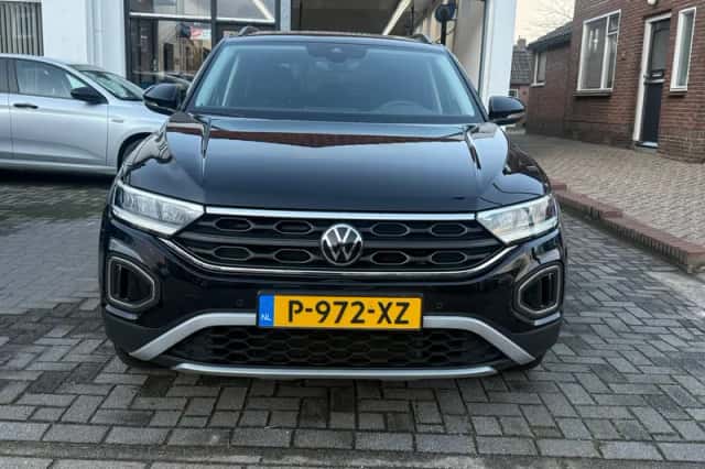 Volkswagen T-Roc (2022) thumbnail 2