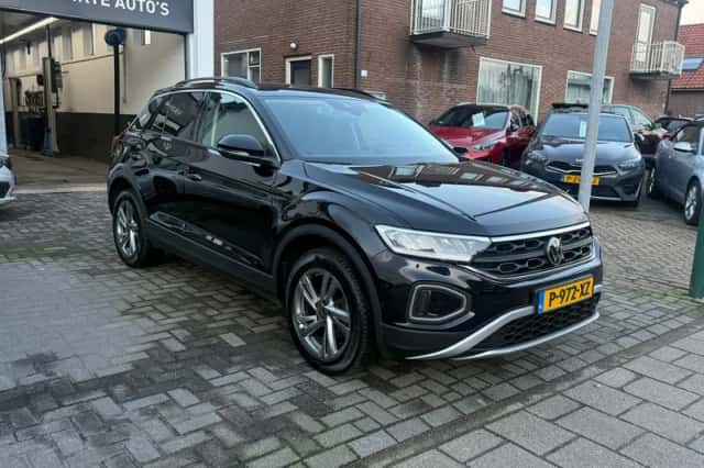 Volkswagen T-Roc (2022) thumbnail 3
