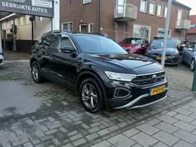 Volkswagen T-Roc (2022) thumbnail 3