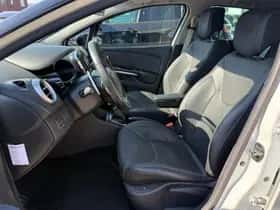 Renault Clio (2014) thumbnail 15