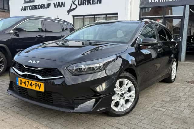 Kia Ceed Sportswagon (2024) thumbnail 1