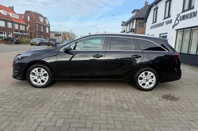 Kia Ceed Sportswagon (2024) thumbnail 4