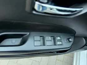 Suzuki Swift (2016) thumbnail 13