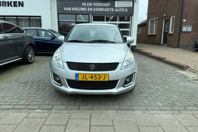 Suzuki Swift (2016) thumbnail 3