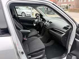 Suzuki Swift (2016) thumbnail 24