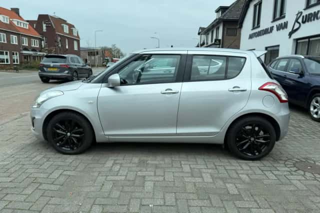 Suzuki Swift (2016) thumbnail 5