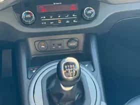 Kia Sportage (2015) thumbnail 23