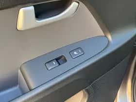 Kia Sportage (2015) thumbnail 26