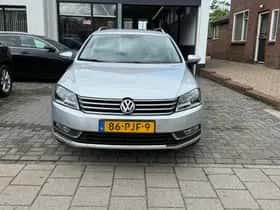 Volkswagen Passat (2011) thumbnail 2